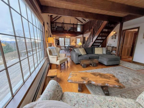 5H Charming Hilltop Farmhouse with Stunning Views & Modern Comforts Near Mountain View Grand Resort